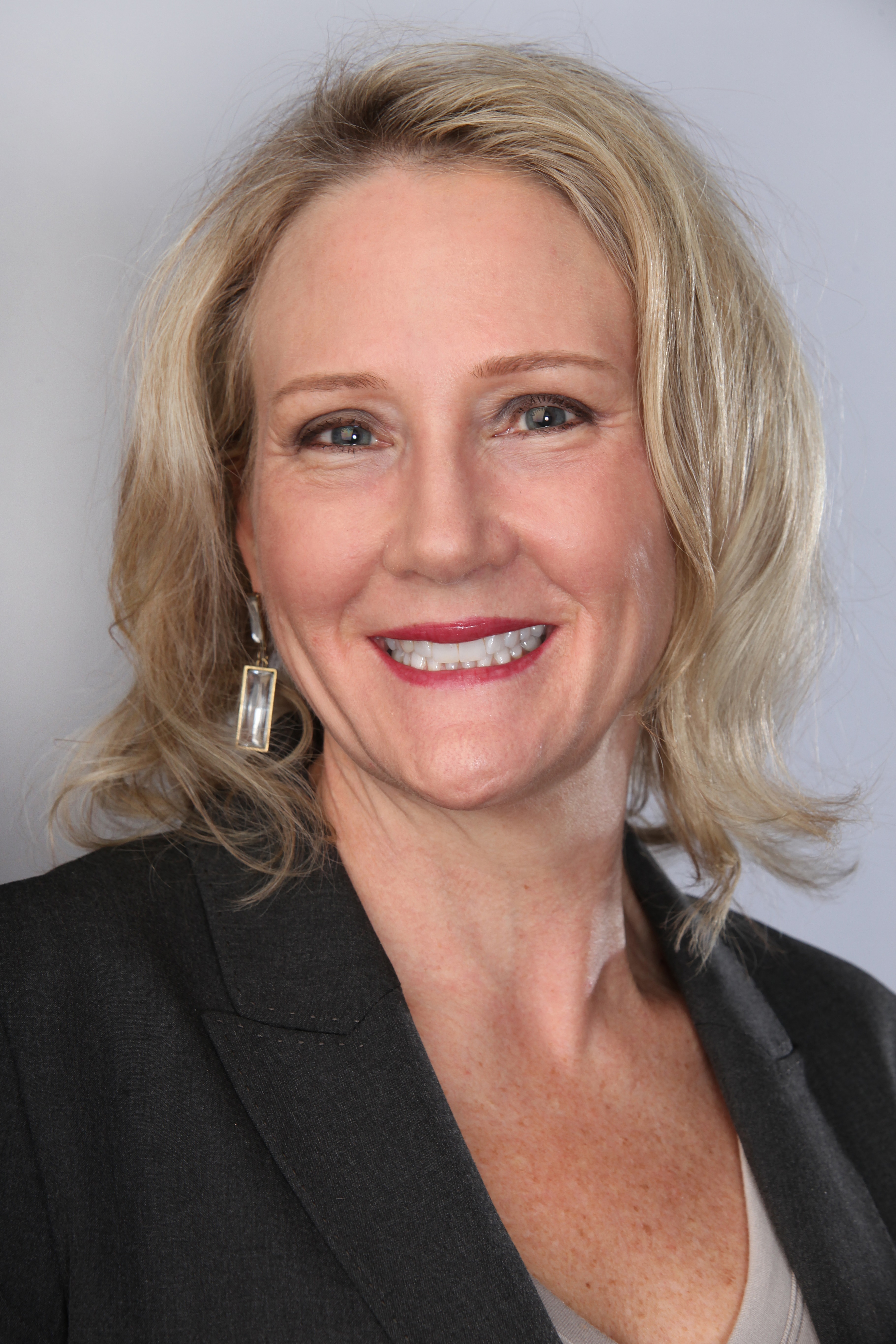 Kelley Kurtzman, vice president of global consumer sales and service centers, Verizon.