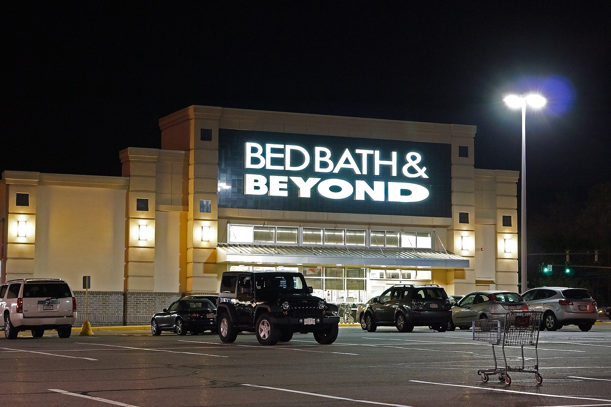 Bed Bath and Beyond -ANTHONY92931 / / CC BY-SA (HTTPS://CREATIVECOMMONS.ORG/LICENSES/BY-SA/3.0) https://commons.wikimedia.org/wiki/File:Bed_Bath_%26_Beyond.jpg