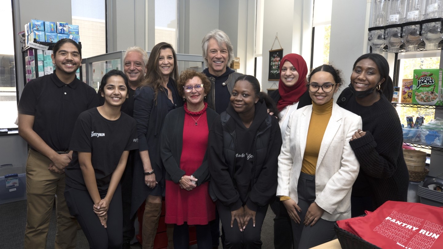 Jon Bon Jovi and his wife, Dorothea, pose with Rutgers-Newark Chancellor Nancy Cantor and the staff of pantryRUN, the campus food pantry.