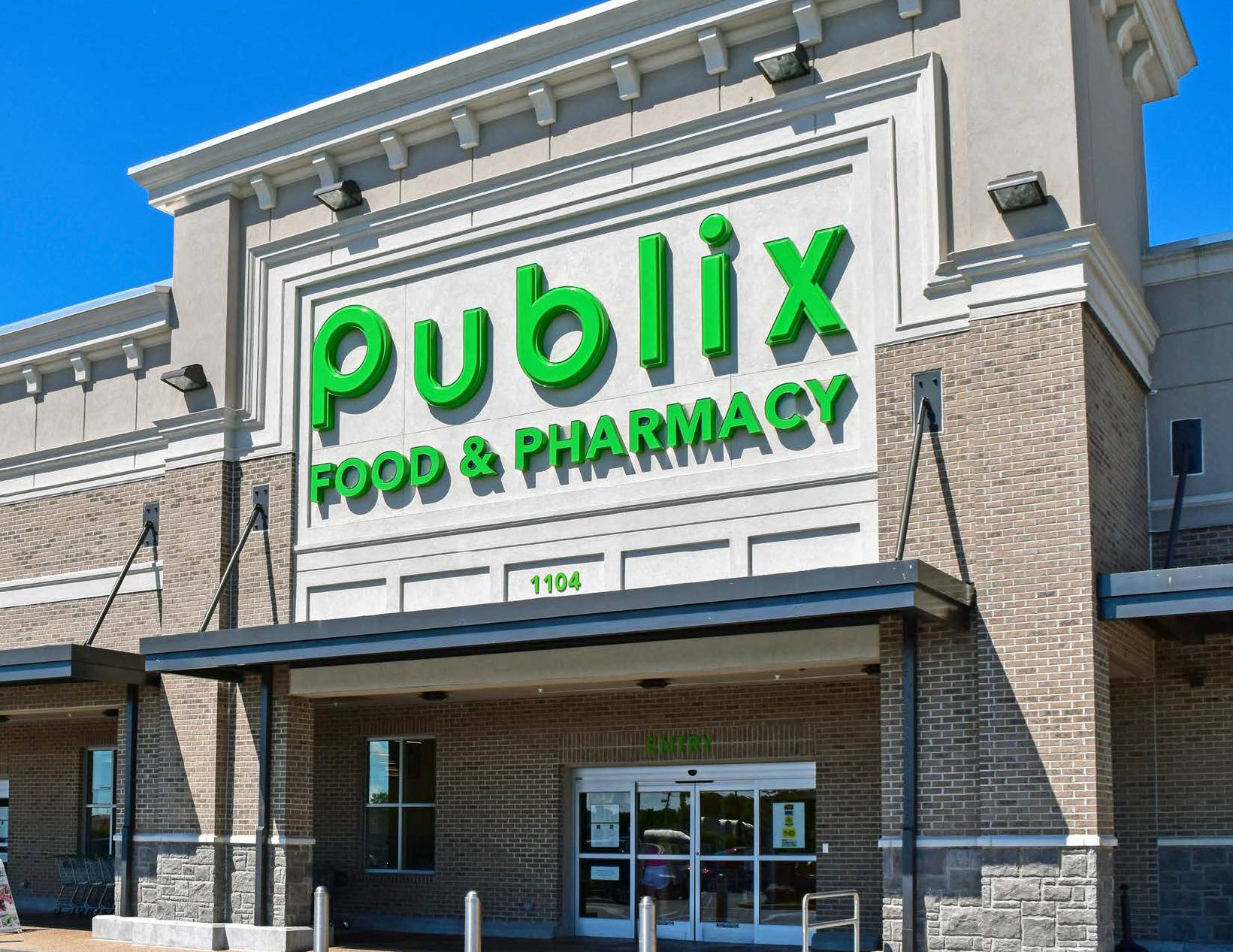Cullman Shopping Center in Alabama is a 304,935-square-foot, grocery-anchored retail asset.