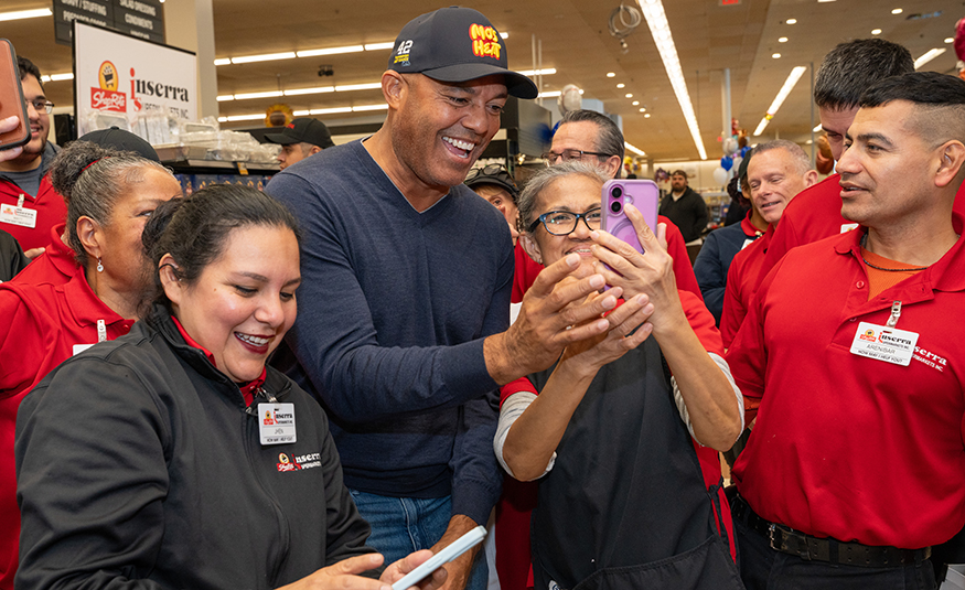Rivera brings Mo’s Heat hot sauces to Edgewater ShopRite (photos)